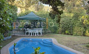 ACOGEDORA  CASA DE 1 PISO EN MIRAFLORES EXCELENTE UBICACIÓN
