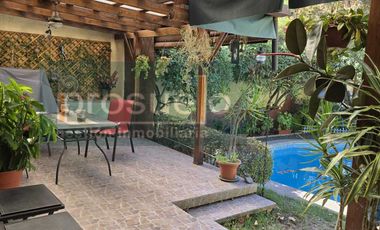 ACOGEDORA  CASA DE 1 PISO EN MIRAFLORES EXCELENTE UBICACIÓN