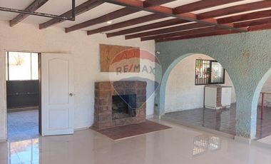 Casa en 10.000m. 2D y 2B Cuyuncaví. Curacaví