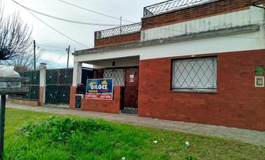 Venta de Casa 2 Ambientes en Villa Luzuriaga