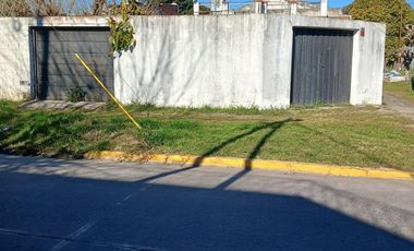 Venta de Casa 2 Ambientes en Villa Luzuriaga
