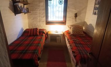 Casa en San Isidro . JESUS MARÍA , a mts del Camino Real, sobre el pasaje Molina Campos .