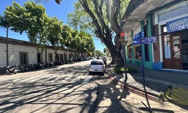 IMPORTANTE PROPIEDAD EN CALLE URQUIZA 238