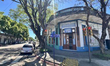 IMPORTANTE PROPIEDAD EN CALLE URQUIZA 238