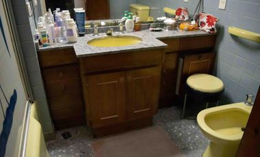 Casa de 5 ambientes con cochera en venta en Martinez