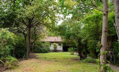 Casa de 5 ambientes con cochera en venta en Martinez