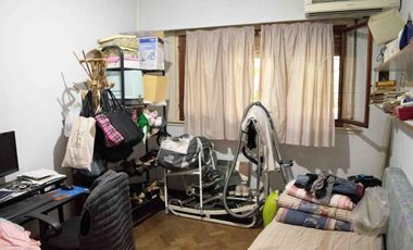 Casa de 5 ambientes con cochera en venta en Martinez