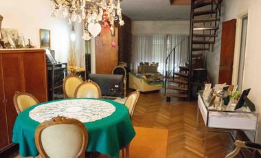 Casa de 5 ambientes con cochera en venta en Martinez
