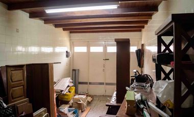 Casa de 5 ambientes con cochera en venta en Martinez