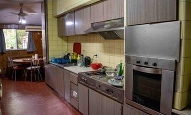 Casa de 5 ambientes con cochera en venta en Martinez