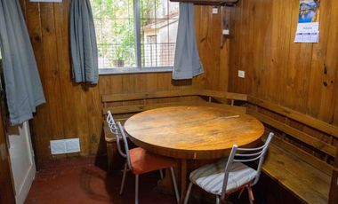 Casa de 5 ambientes con cochera en venta en Martinez