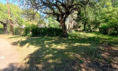 Lote en venta en La Granja  . Esquina , sobre calle las Violetas . A mts del hotel Los Palomeros.
