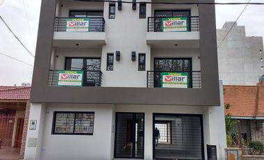Dpto de 2 ambientes al contrafrente con balcón. Ideal inversión. Alquilado h/03/2024.-