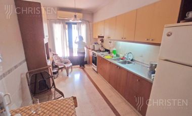 Casa de 3 habitaciones escritorio cochera y pileta Barrio Sur