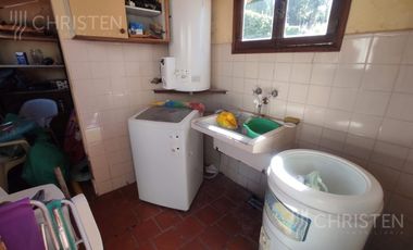 Casa de 3 habitaciones escritorio cochera y pileta Barrio Sur