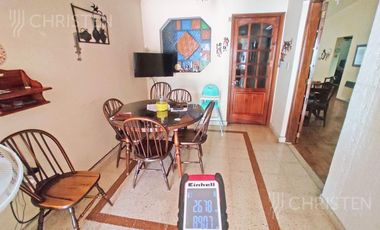 Casa de 3 habitaciones escritorio cochera y pileta Barrio Sur