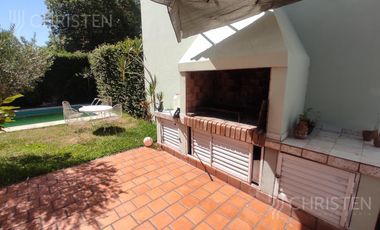 Casa de 3 habitaciones escritorio cochera y pileta Barrio Sur