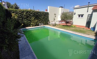 Casa de 3 habitaciones escritorio cochera y pileta Barrio Sur