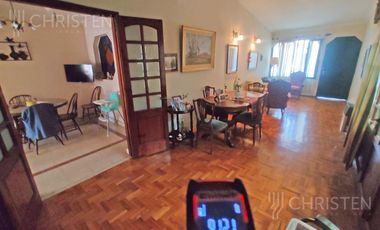 Casa de 3 habitaciones escritorio cochera y pileta Barrio Sur