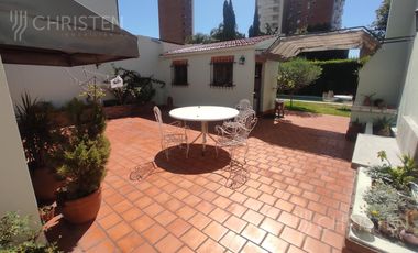 Casa de 3 habitaciones escritorio cochera y pileta Barrio Sur