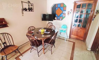 Casa de 3 habitaciones escritorio cochera y pileta Barrio Sur