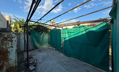 Casa en Wilde dos ambientes con jardin en venta