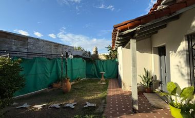 Casa en Wilde dos ambientes con jardin en venta