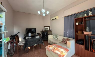 Casa en Wilde dos ambientes con jardin en venta