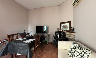 Casa en Wilde dos ambientes con jardin en venta