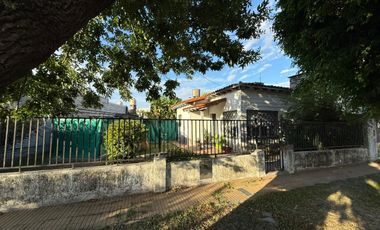 Casa en Wilde dos ambientes con jardin en venta