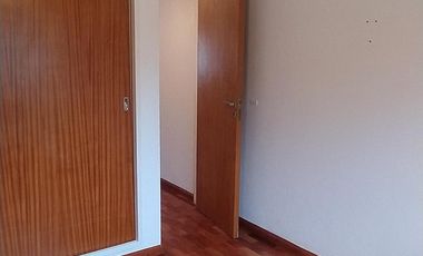 Dpto de 2 dormit., living comedor, balcón con parrillero, cocina, íntimo. baño, cochera y amenities.