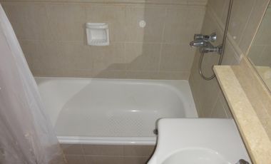 Dpto de 2 dormit., living comedor, balcón con parrillero, cocina, íntimo. baño, cochera y amenities.