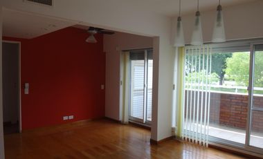 Dpto de 2 dormit., living comedor, balcón con parrillero, cocina, íntimo. baño, cochera y amenities.