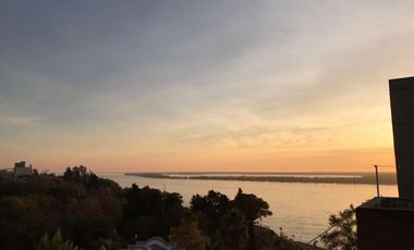 Dpto de 2 dormit., living comedor, balcón con parrillero, cocina, íntimo. baño, cochera y amenities.