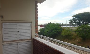 Dpto de 2 dormit., living comedor, balcón con parrillero, cocina, íntimo. baño, cochera y amenities.