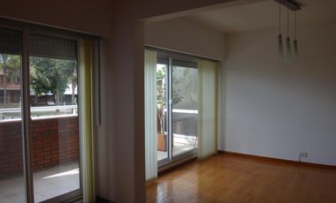 Dpto de 2 dormit., living comedor, balcón con parrillero, cocina, íntimo. baño, cochera y amenities.