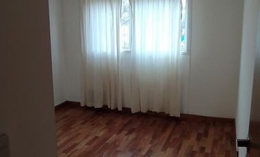 Dpto de 2 dormit., living comedor, balcón con parrillero, cocina, íntimo. baño, cochera y amenities.