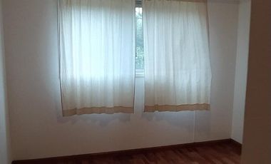 Dpto de 2 dormit., living comedor, balcón con parrillero, cocina, íntimo. baño, cochera y amenities.