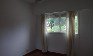 Dpto de 2 dormit., living comedor, balcón con parrillero, cocina, íntimo. baño, cochera y amenities.