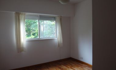 Dpto de 2 dormit., living comedor, balcón con parrillero, cocina, íntimo. baño, cochera y amenities.