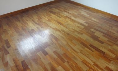 Dpto de 2 dormit., living comedor, balcón con parrillero, cocina, íntimo. baño, cochera y amenities.