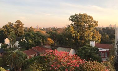 Dpto de 2 dormit., living comedor, balcón con parrillero, cocina, íntimo. baño, cochera y amenities.