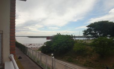 Dpto de 2 dormit., living comedor, balcón con parrillero, cocina, íntimo. baño, cochera y amenities.