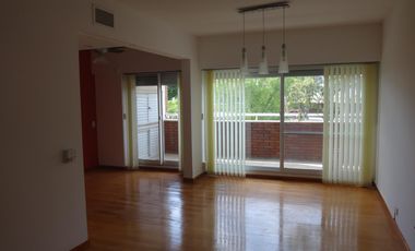 Dpto de 2 dormit., living comedor, balcón con parrillero, cocina, íntimo. baño, cochera y amenities.