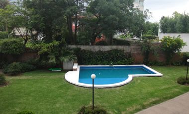 Dpto de 2 dormit., living comedor, balcón con parrillero, cocina, íntimo. baño, cochera y amenities.