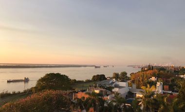 Dpto de 2 dormit., living comedor, balcón con parrillero, cocina, íntimo. baño, cochera y amenities.