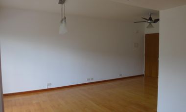 Dpto de 2 dormit., living comedor, balcón con parrillero, cocina, íntimo. baño, cochera y amenities.