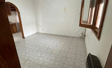PH de 3 ambientes con lavadero y patio en venta en Avellaneda