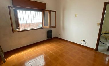 PH de 3 ambientes con lavadero y patio en venta en Avellaneda