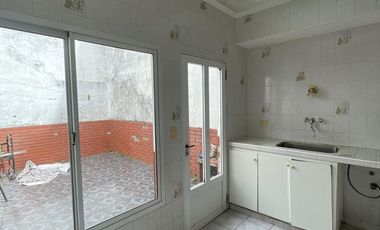 PH de 3 ambientes con lavadero y patio en venta en Avellaneda
